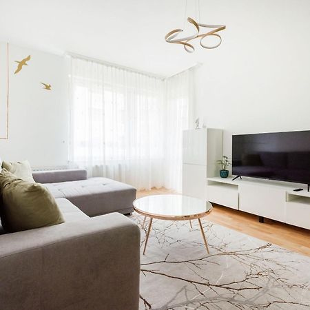 Modern Two-Bedroom Apartment With Free Parking 布达佩斯 外观 照片
