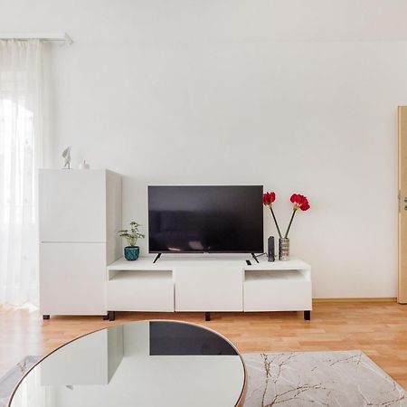 Modern Two-Bedroom Apartment With Free Parking 布达佩斯 外观 照片