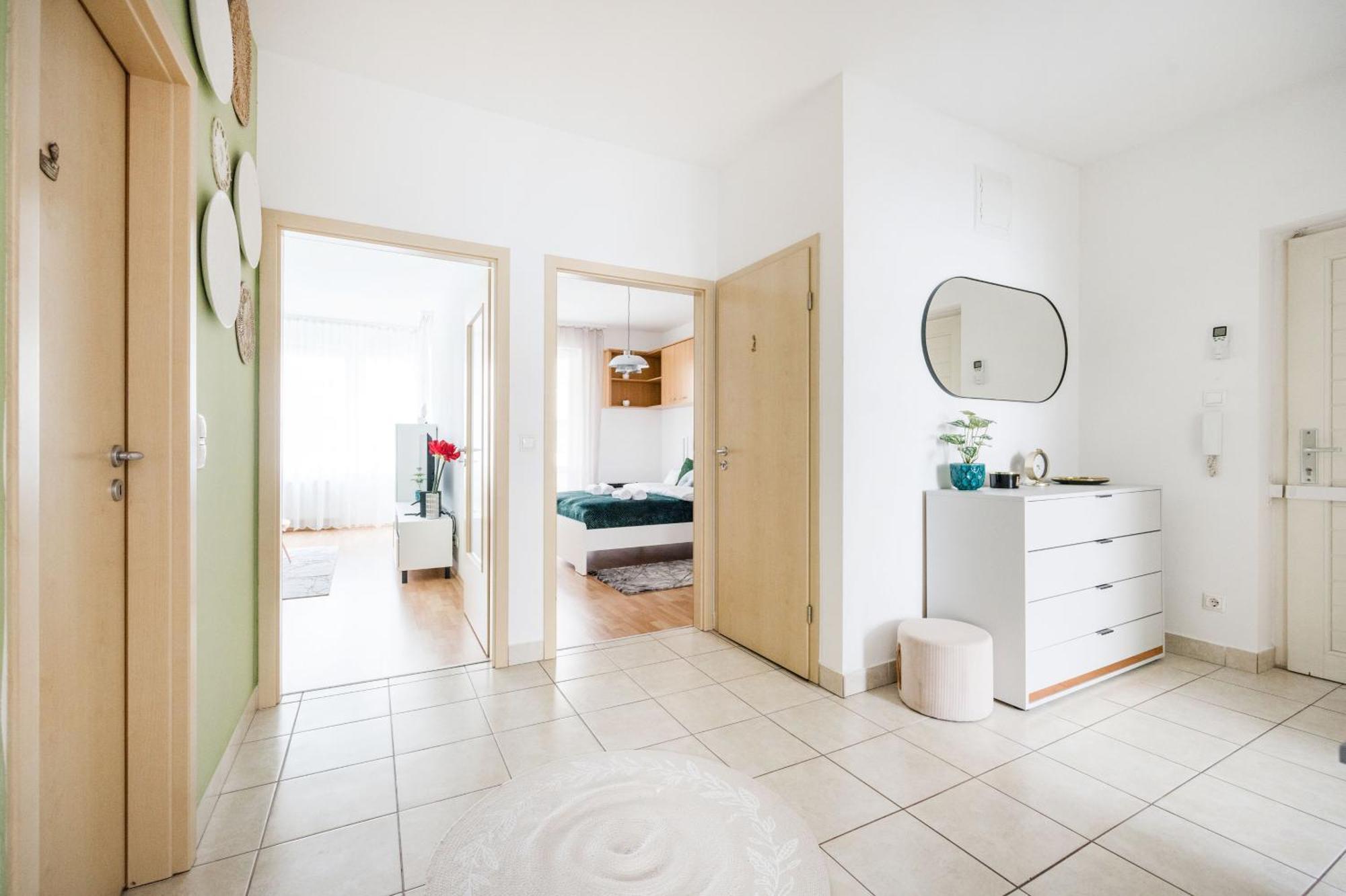 Modern Two-Bedroom Apartment With Free Parking 布达佩斯 外观 照片