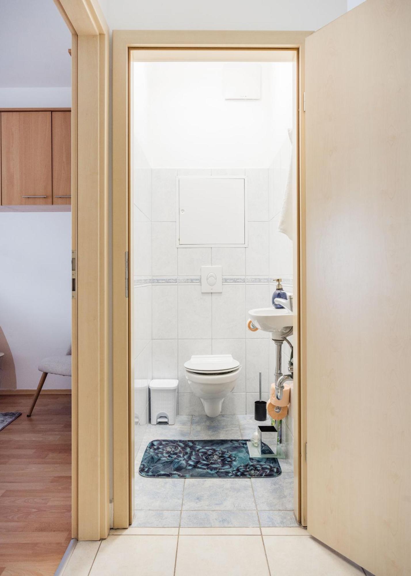 Modern Two-Bedroom Apartment With Free Parking 布达佩斯 外观 照片