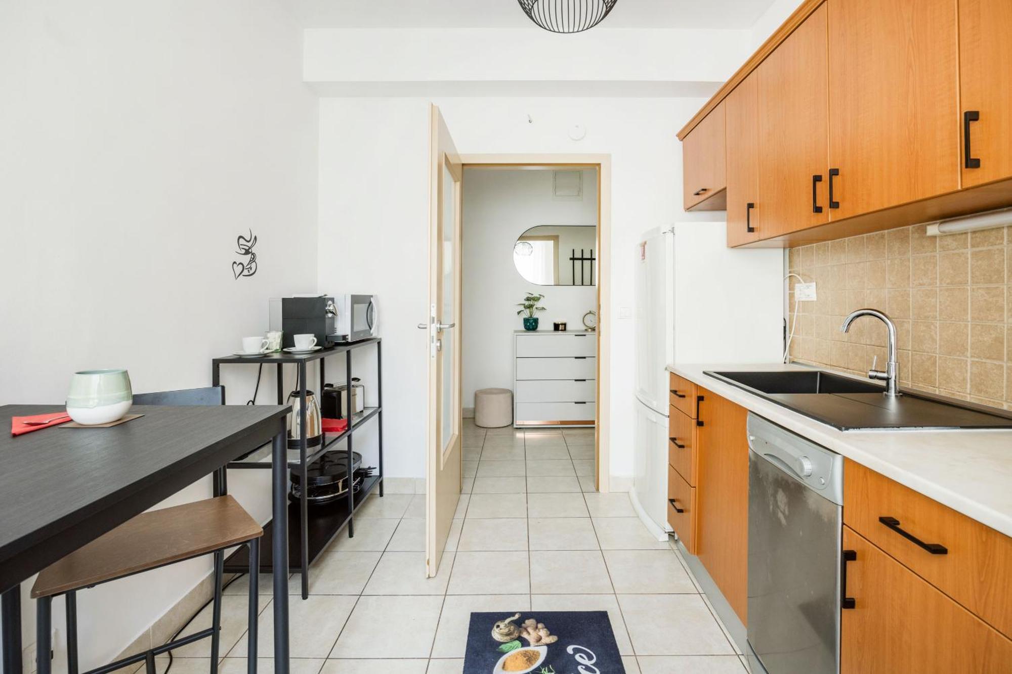 Modern Two-Bedroom Apartment With Free Parking 布达佩斯 外观 照片
